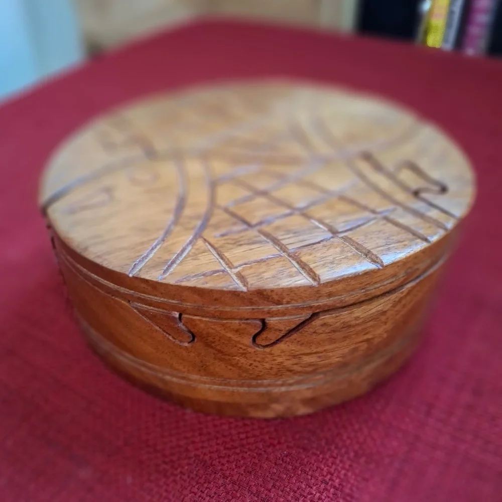 Fish-Shaped Puzzle Box with Hidden Compartments - Picture 8 of 8